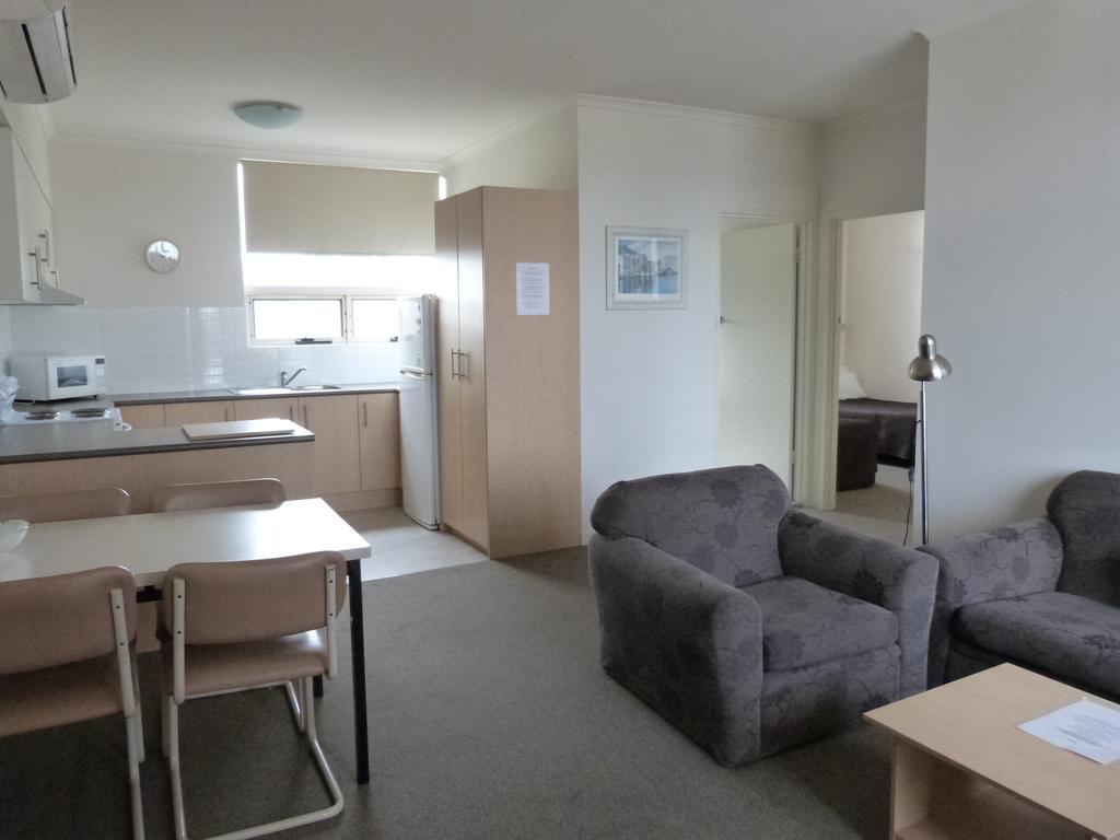 אדלייד Glenelg Holiday Apartments - Corfu חדר תמונה