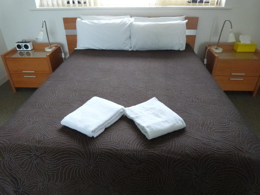 אדלייד Glenelg Holiday Apartments - Corfu חדר תמונה
