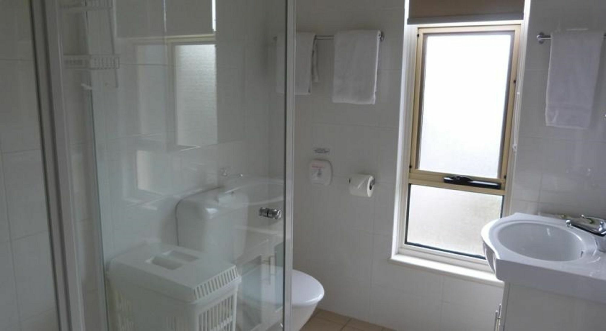 אדלייד Glenelg Holiday Apartments - Corfu מראה חיצוני תמונה