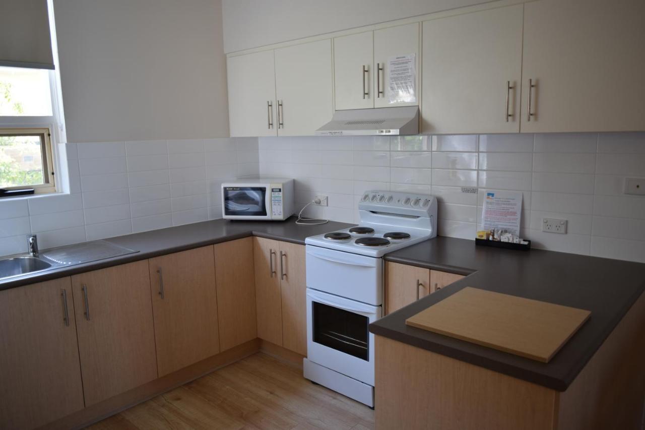 אדלייד Glenelg Holiday Apartments - Corfu מראה חיצוני תמונה